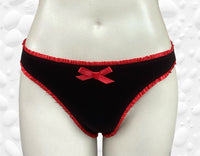 
              Hailey thong in Noir
            
