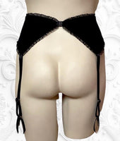 
              Maila garter belt in Noir
            