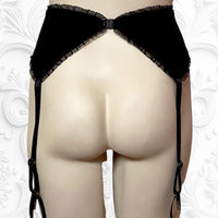 Maila garter belt in Noir