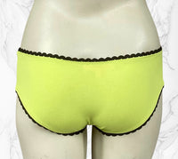 
              Zouzou in Chartreuse
            