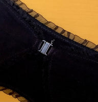 
              Maila garter belt in Noir
            